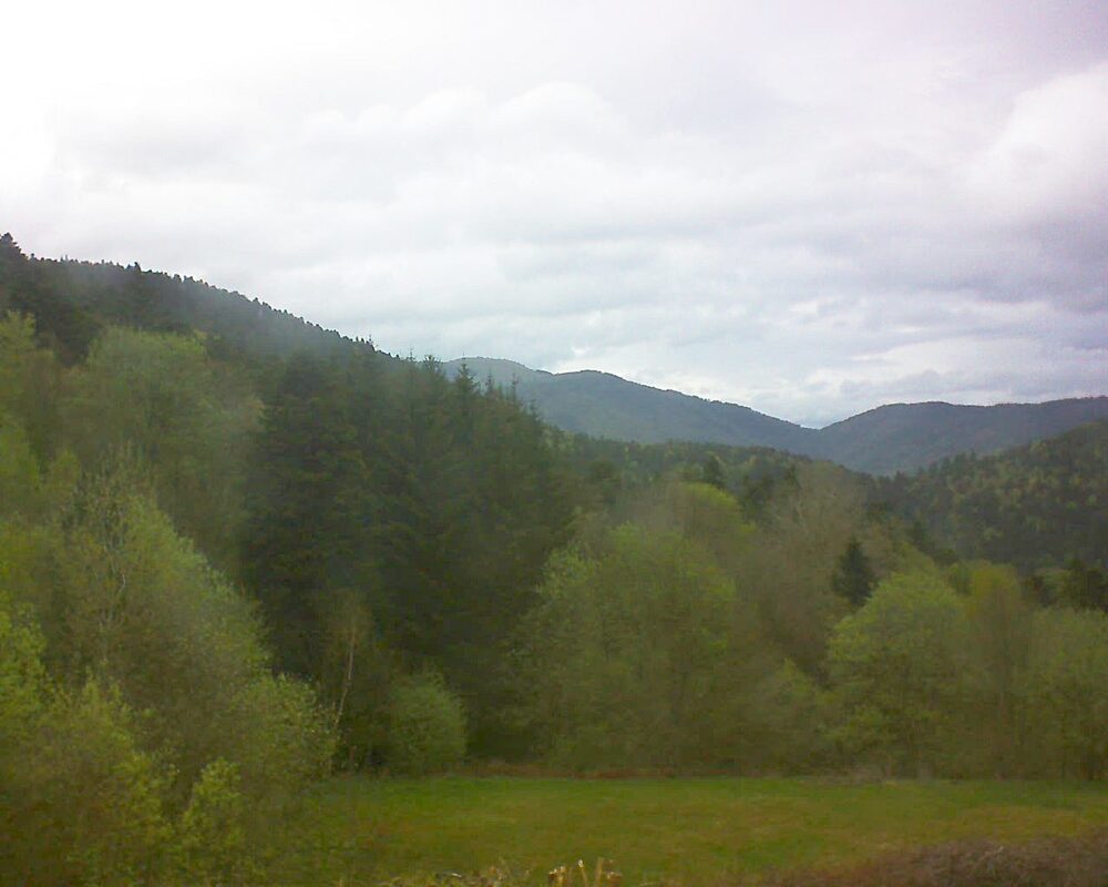 Le petit ballon vu depuis le Domaine Langmatt à Murbach le 23.04.2025 à 17:45 Le petit ballon (Alsace, Vosges) le 23.04.2025 à 17:45