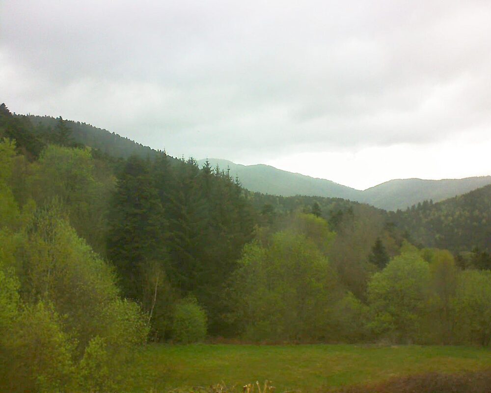 Le petit ballon vu depuis le Domaine Langmatt à Murbach le 23.04.2025 à 20:00 Le petit ballon (Alsace, Vosges) le 23.04.2025 à 20:00