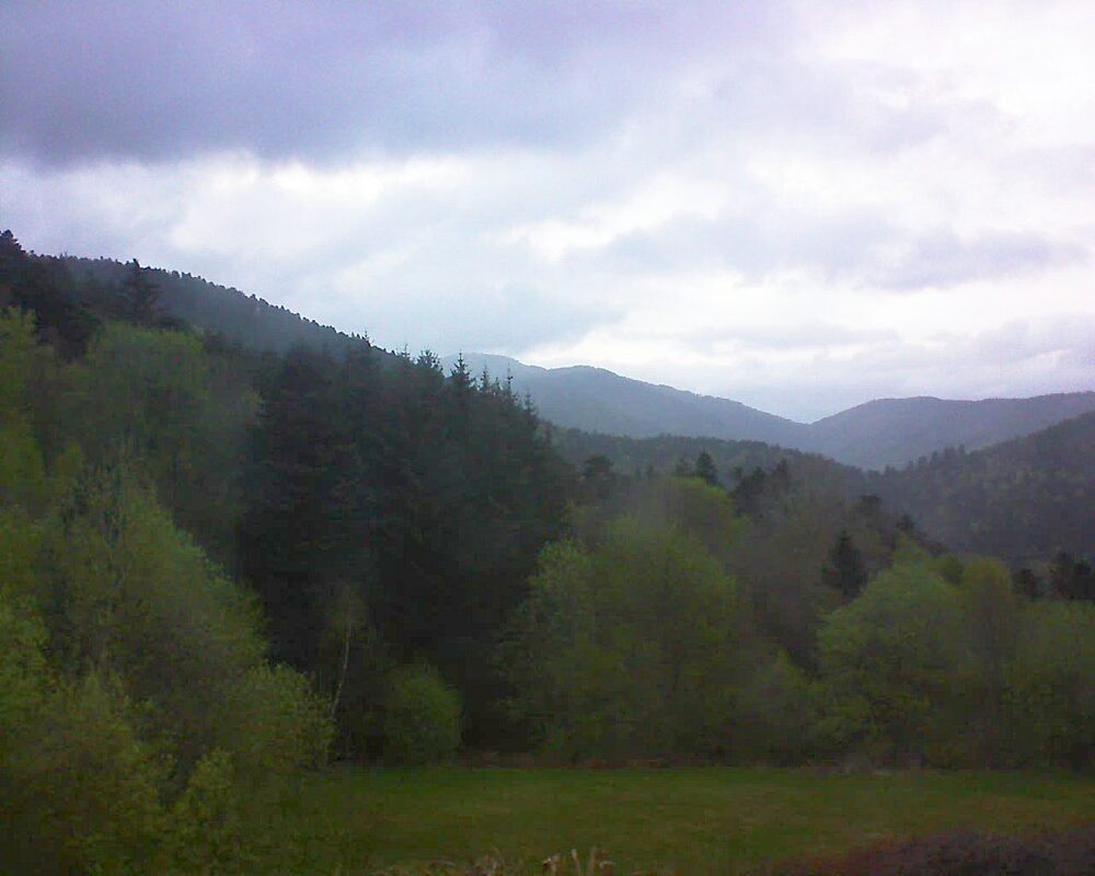 Le petit ballon vu depuis le Domaine Langmatt à Murbach le 23.04.2025 à 20:30 Le petit ballon (Alsace, Vosges) le 23.04.2025 à 20:30