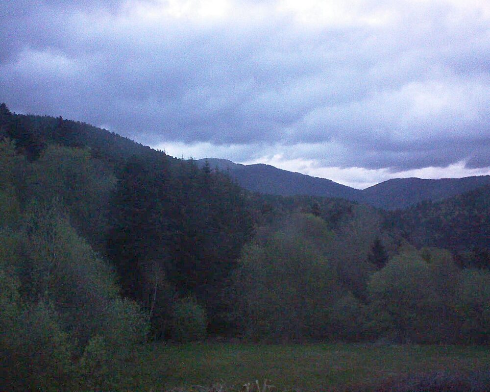 Le petit ballon vu depuis le Domaine Langmatt à Murbach le 23.04.2025 à 20:45 Le petit ballon (Alsace, Vosges) le 23.04.2025 à 20:45