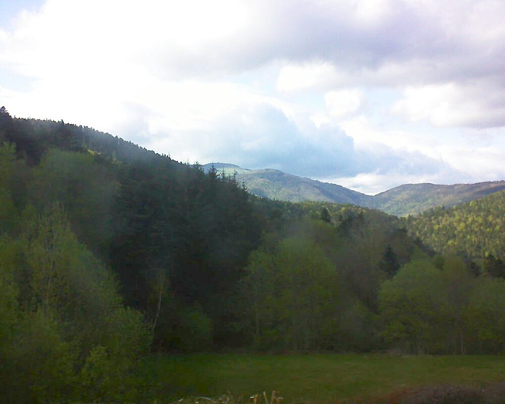 Le petit ballon vu depuis le Domaine Langmatt à Murbach le 24.04.2025 à 17:45 Le petit ballon (Alsace, Vosges) le 24.04.2025 à 17:45
