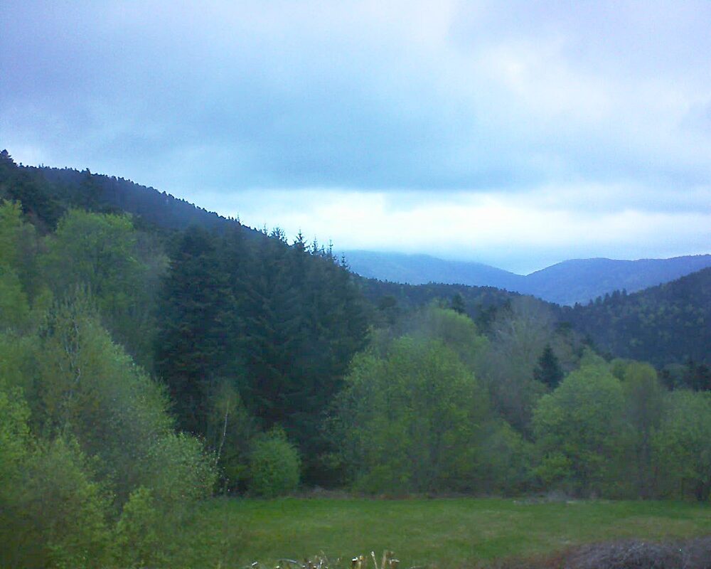 Le petit ballon vu depuis le Domaine Langmatt à Murbach le 25.04.2025 à 20:00 Le petit ballon (Alsace, Vosges) le 25.04.2025 à 20:00