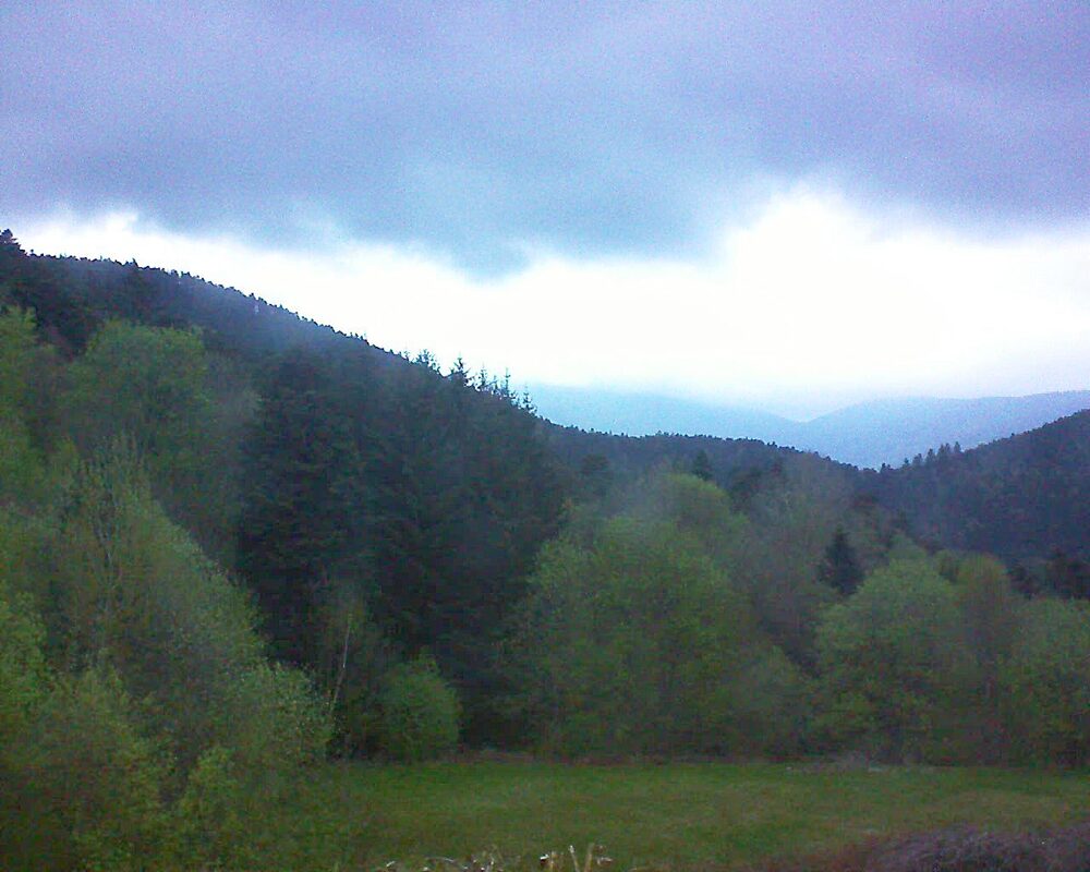 Le petit ballon vu depuis le Domaine Langmatt à Murbach le 25.04.2025 à 20:30 Le petit ballon (Alsace, Vosges) le 25.04.2025 à 20:30