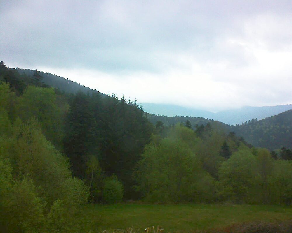 Le petit ballon vu depuis le Domaine Langmatt à Murbach le 26.04.2025 à 19:30 Le petit ballon (Alsace, Vosges) le 26.04.2025 à 19:30