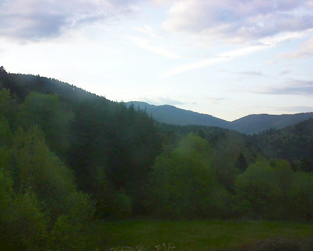 Le petit ballon vu depuis le Domaine Langmatt à Murbach le 27.04.2025 à 20:00 Le petit ballon (Alsace, Vosges) le 27.04.2025 à 20:00