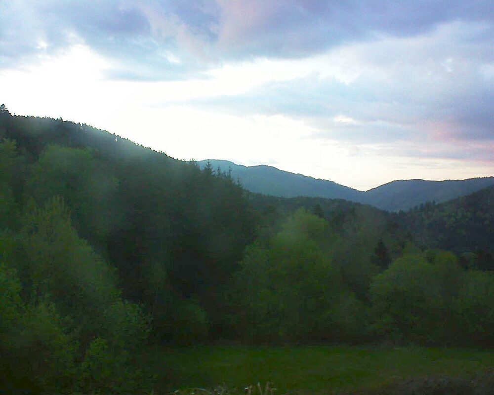 Le petit ballon vu depuis le Domaine Langmatt à Murbach le 27.04.2025 à 20:30 Le petit ballon (Alsace, Vosges) le 27.04.2025 à 20:30