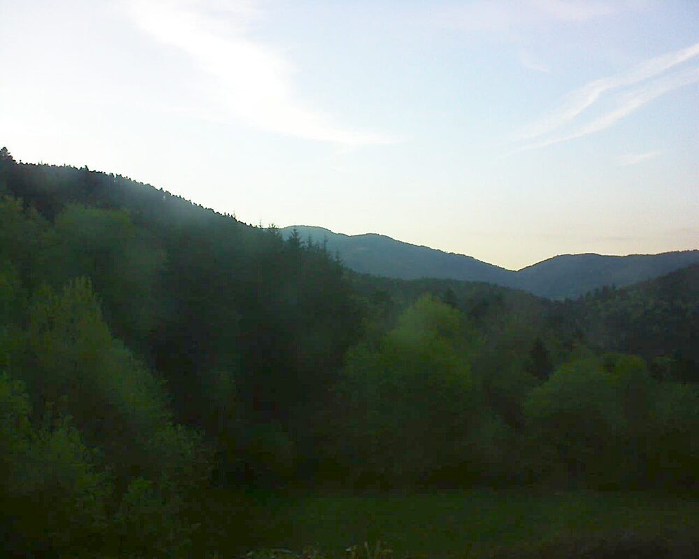 Le petit ballon vu depuis le Domaine Langmatt à Murbach le 28.04.2025 à 20:15 Le petit ballon (Alsace, Vosges) le 28.04.2025 à 20:15