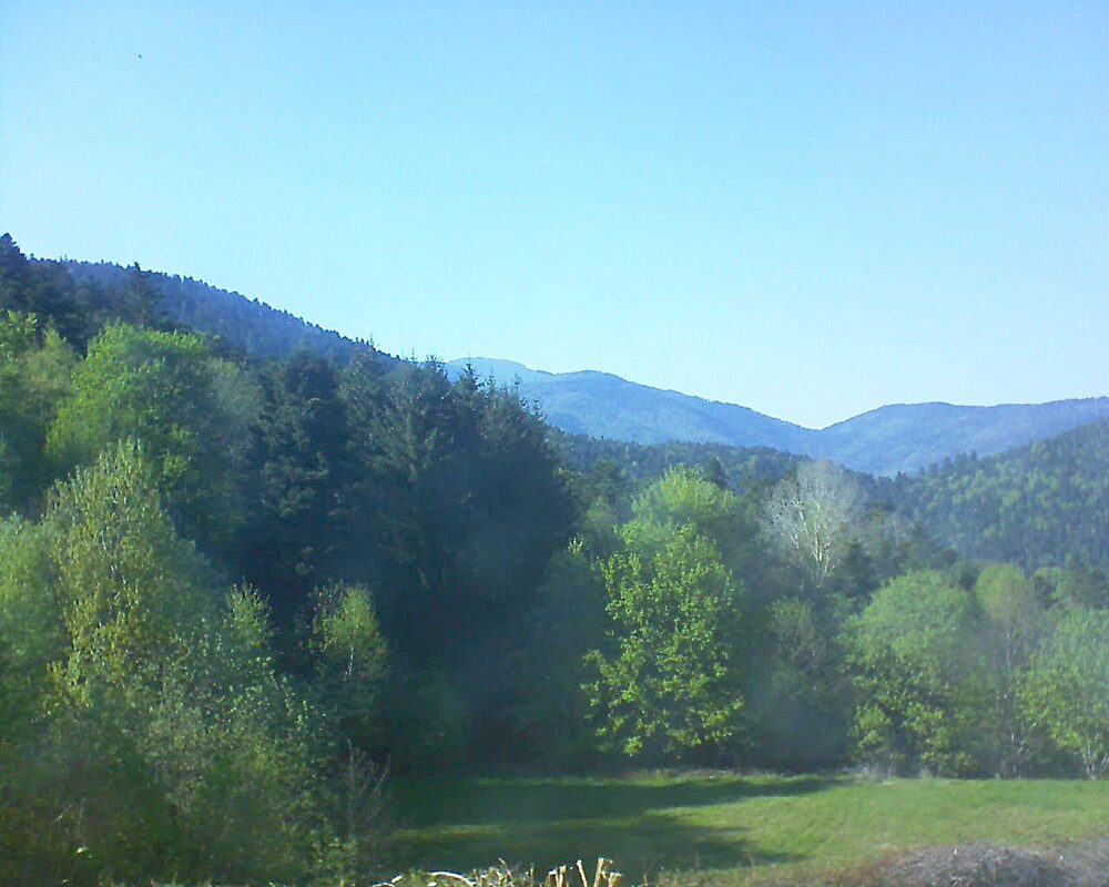 Le petit ballon vu depuis le Domaine Langmatt à Murbach le 29.04.2025 à 17:30 Le petit ballon (Alsace, Vosges) le 29.04.2025 à 17:30