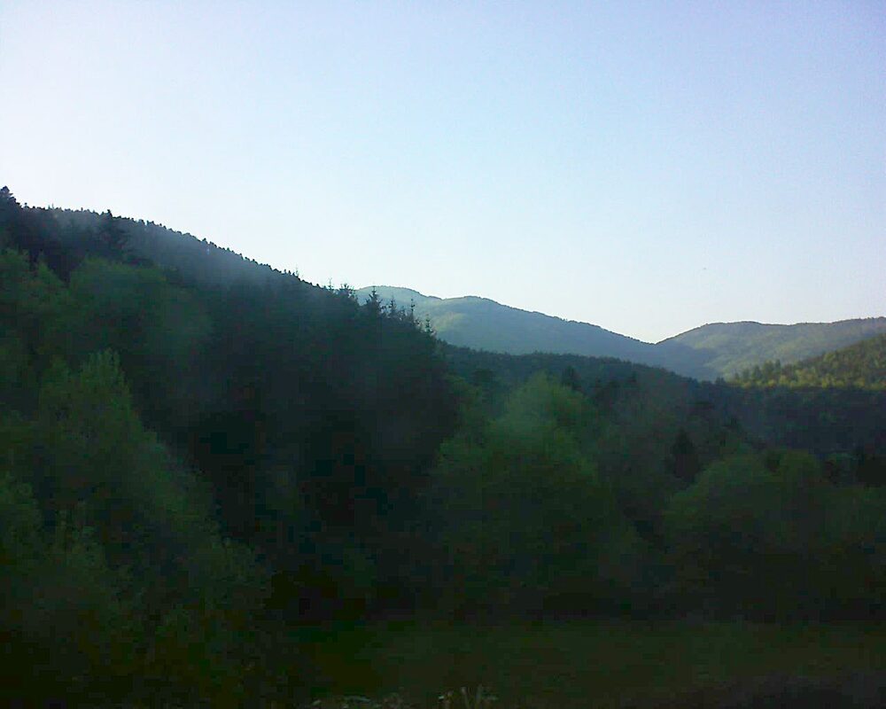 Le petit ballon vu depuis le Domaine Langmatt à Murbach le 29.04.2025 à 19:15 Le petit ballon (Alsace, Vosges) le 29.04.2025 à 19:15
