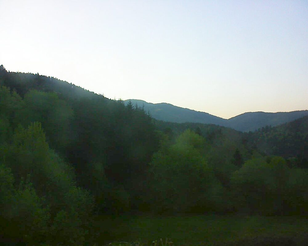 Le petit ballon vu depuis le Domaine Langmatt à Murbach le 29.04.2025 à 20:15 Le petit ballon (Alsace, Vosges) le 29.04.2025 à 20:15