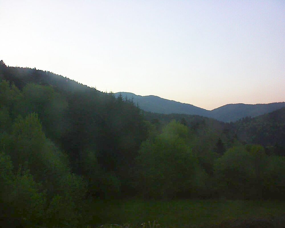 Le petit ballon vu depuis le Domaine Langmatt à Murbach le 29.04.2025 à 20:30 Le petit ballon (Alsace, Vosges) le 29.04.2025 à 20:30