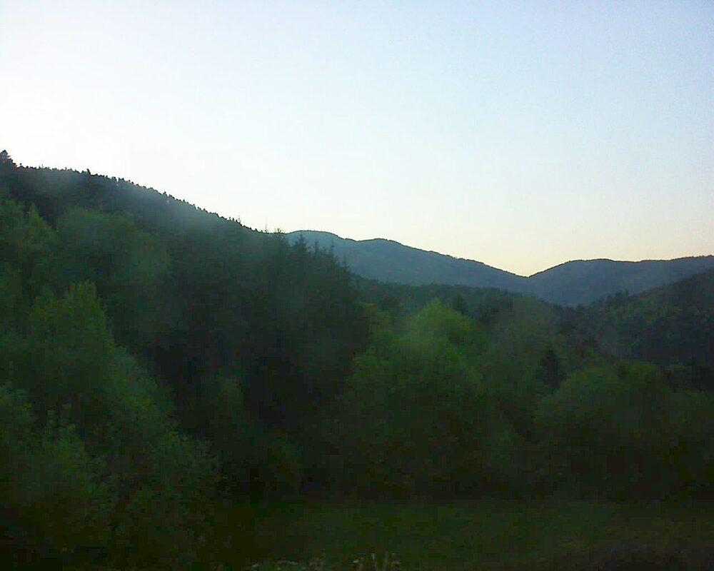 Le petit ballon vu depuis le Domaine Langmatt à Murbach le 30.04.2025 à 20:30 Le petit ballon (Alsace, Vosges) le 30.04.2025 à 20:30