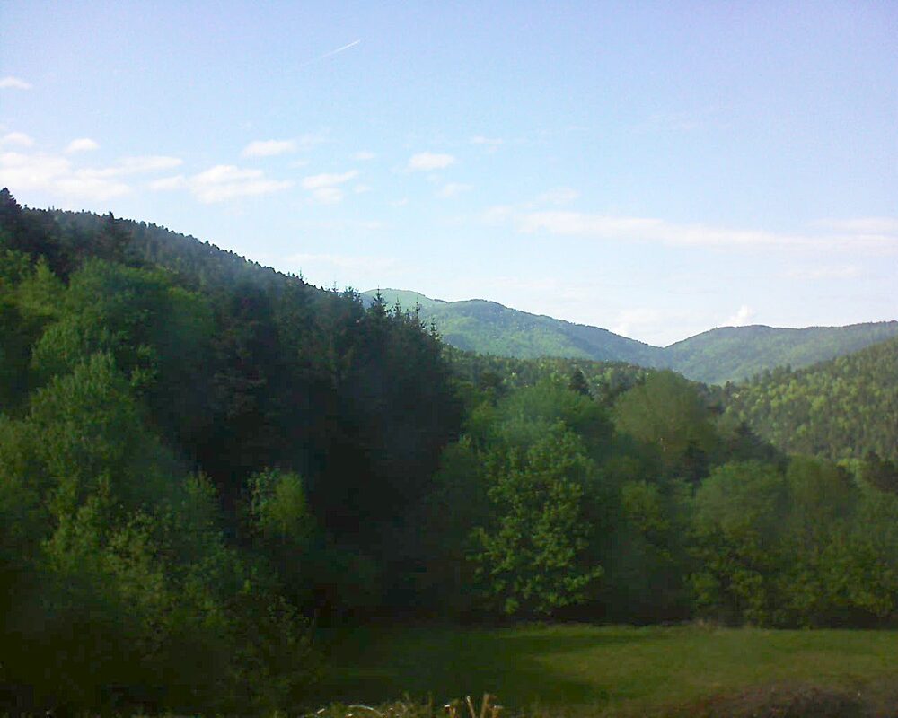 Le petit ballon vu depuis le Domaine Langmatt à Murbach le 03.05.2025 à 17:30 Le petit ballon (Alsace, Vosges) le 03.05.2025 à 17:30