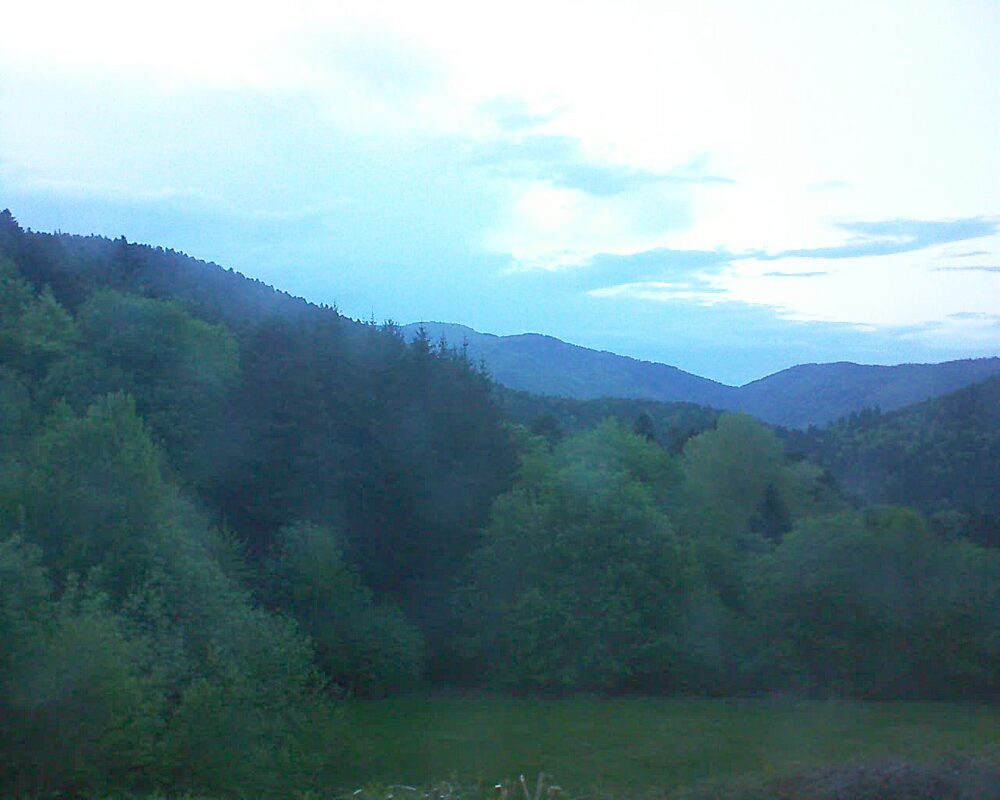Le petit ballon vu depuis le Domaine Langmatt à Murbach le 03.05.2025 à 20:45 Le petit ballon (Alsace, Vosges) le 03.05.2025 à 20:45