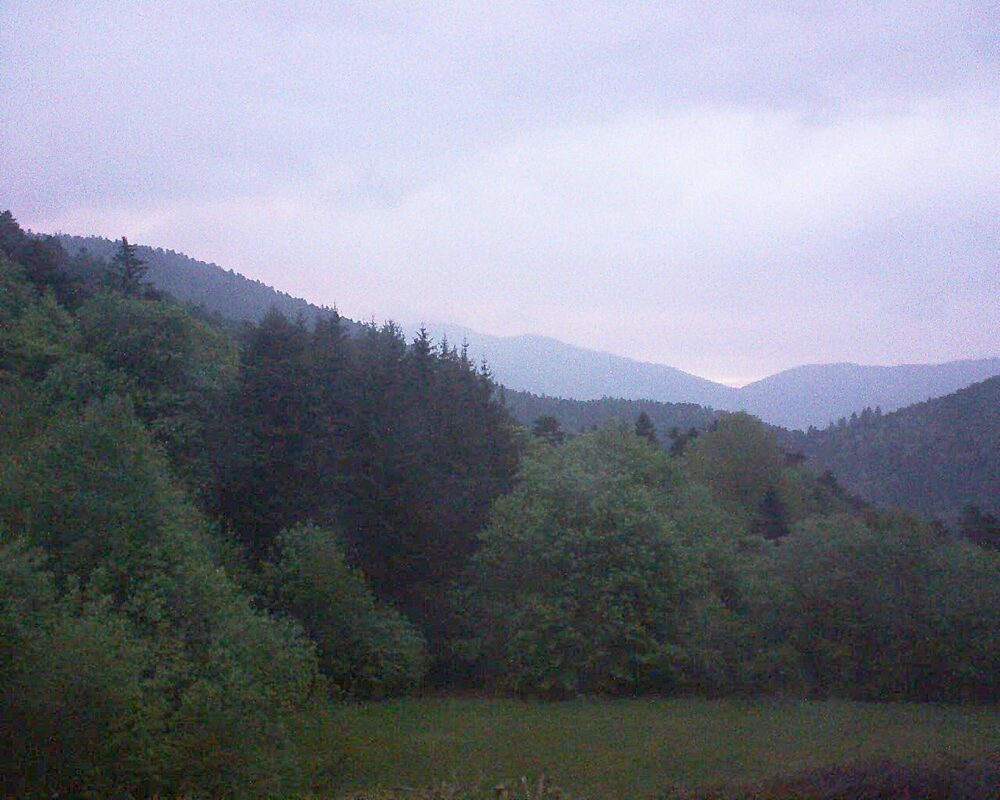 Le petit ballon vu depuis le Domaine Langmatt à Murbach le 04.05.2025 à 20:45 Le petit ballon (Alsace, Vosges) le 04.05.2025 à 20:45