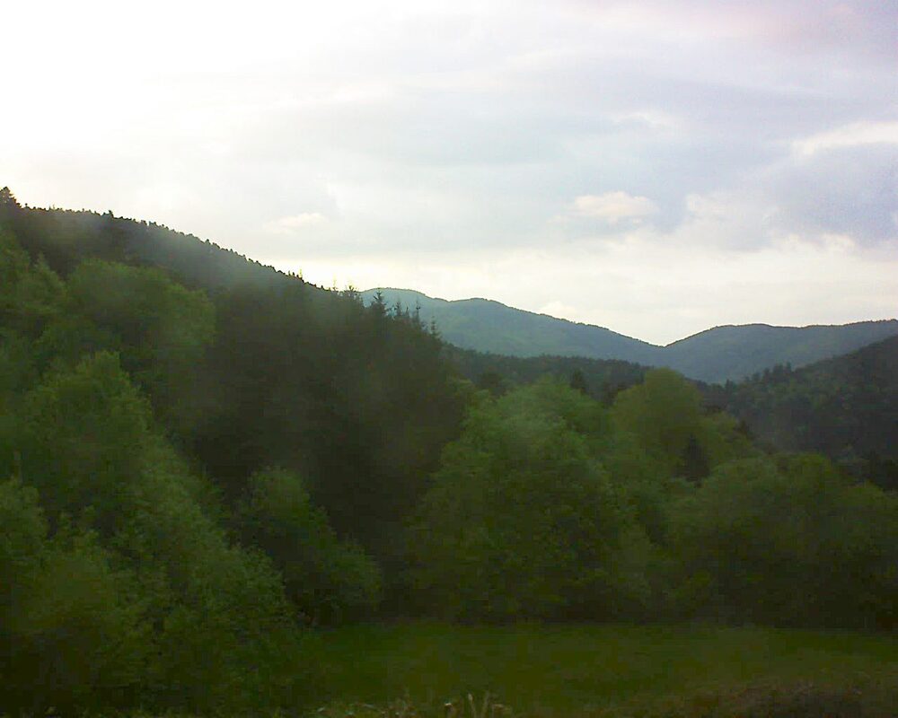 Le petit ballon vu depuis le Domaine Langmatt à Murbach le 07.05.2025 à 20:30 Le petit ballon (Alsace, Vosges) le 07.05.2025 à 20:30