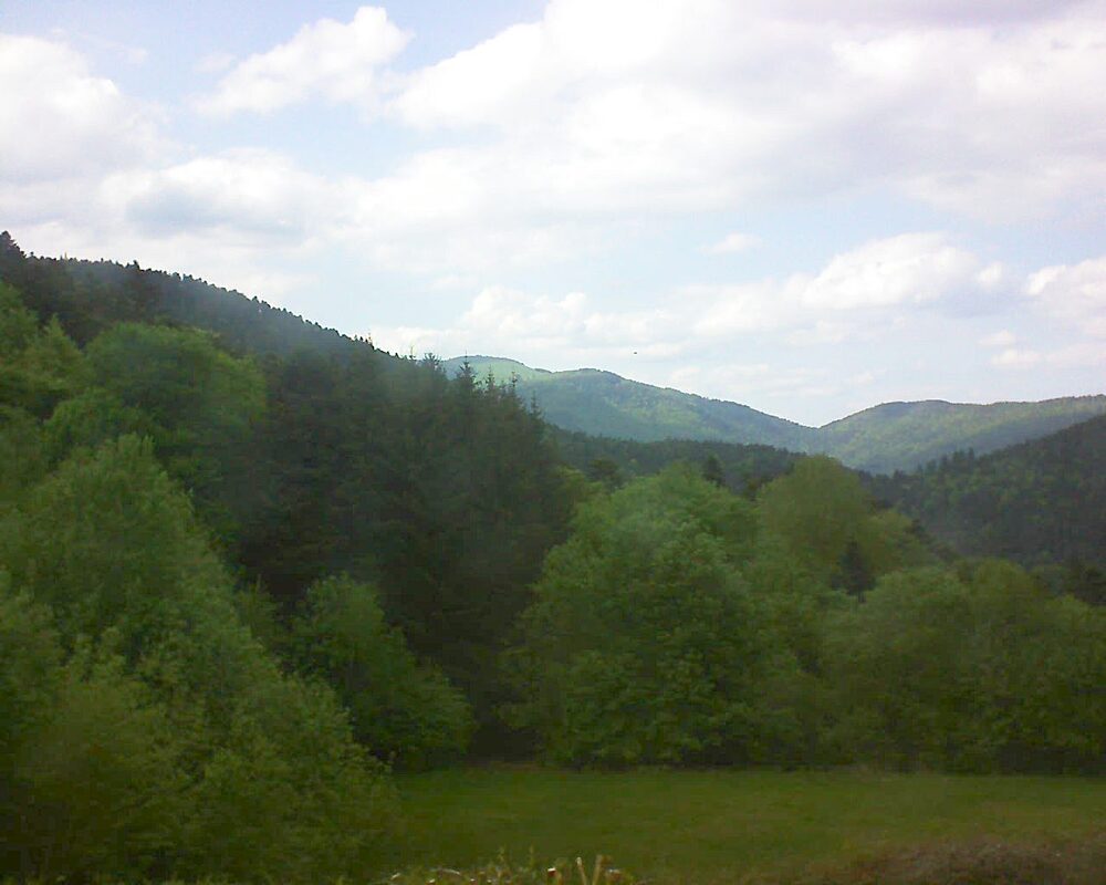 Le petit ballon vu depuis le Domaine Langmatt à Murbach le 09.05.2025 à 17:30 Le petit ballon (Alsace, Vosges) le 09.05.2025 à 17:30