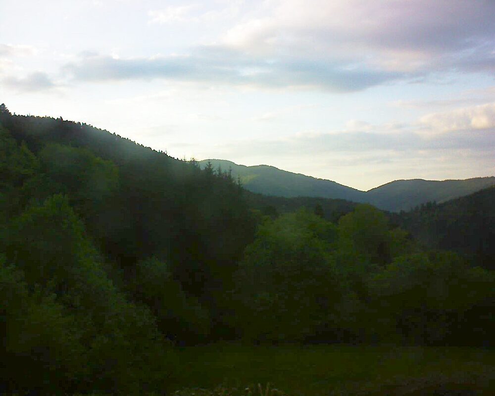 Le petit ballon vu depuis le Domaine Langmatt à Murbach le 09.05.2025 à 20:15 Le petit ballon (Alsace, Vosges) le 09.05.2025 à 20:15