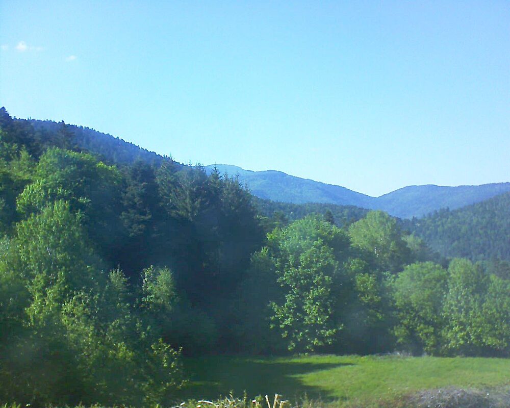 Le petit ballon vu depuis le Domaine Langmatt à Murbach le 10.05.2025 à 17:30 Le petit ballon (Alsace, Vosges) le 10.05.2025 à 17:30