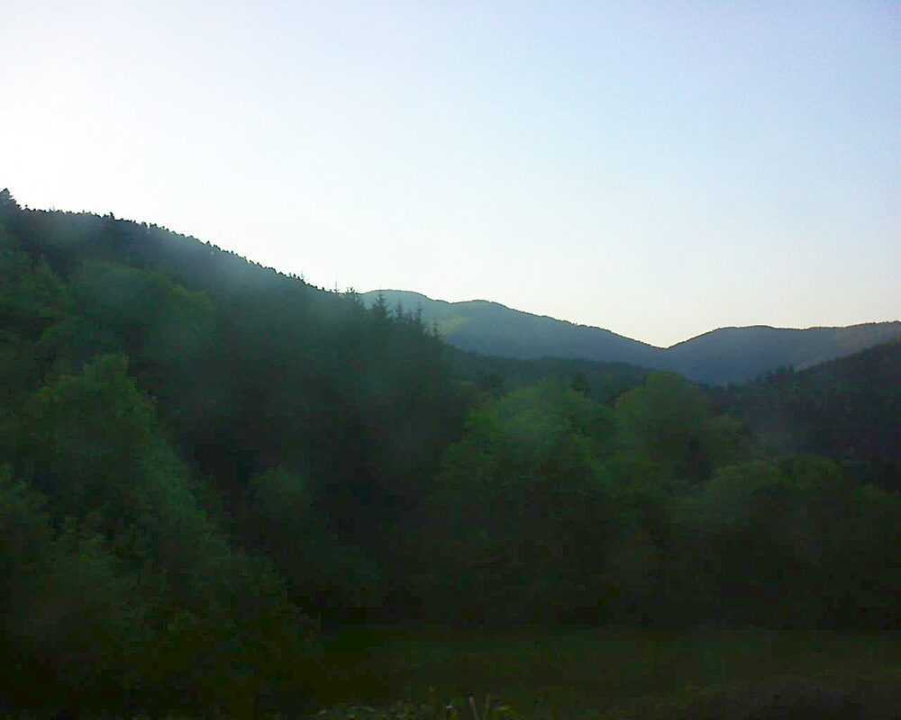 Le petit ballon vu depuis le Domaine Langmatt à Murbach le 10.05.2025 à 20:15 Le petit ballon (Alsace, Vosges) le 10.05.2025 à 20:15