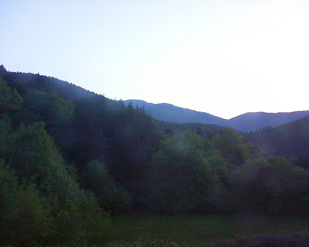 Le petit ballon vu depuis le Domaine Langmatt à Murbach le 11.05.2025 à 05:45 Le petit ballon (Alsace, Vosges) le 11.05.2025 à 05:45