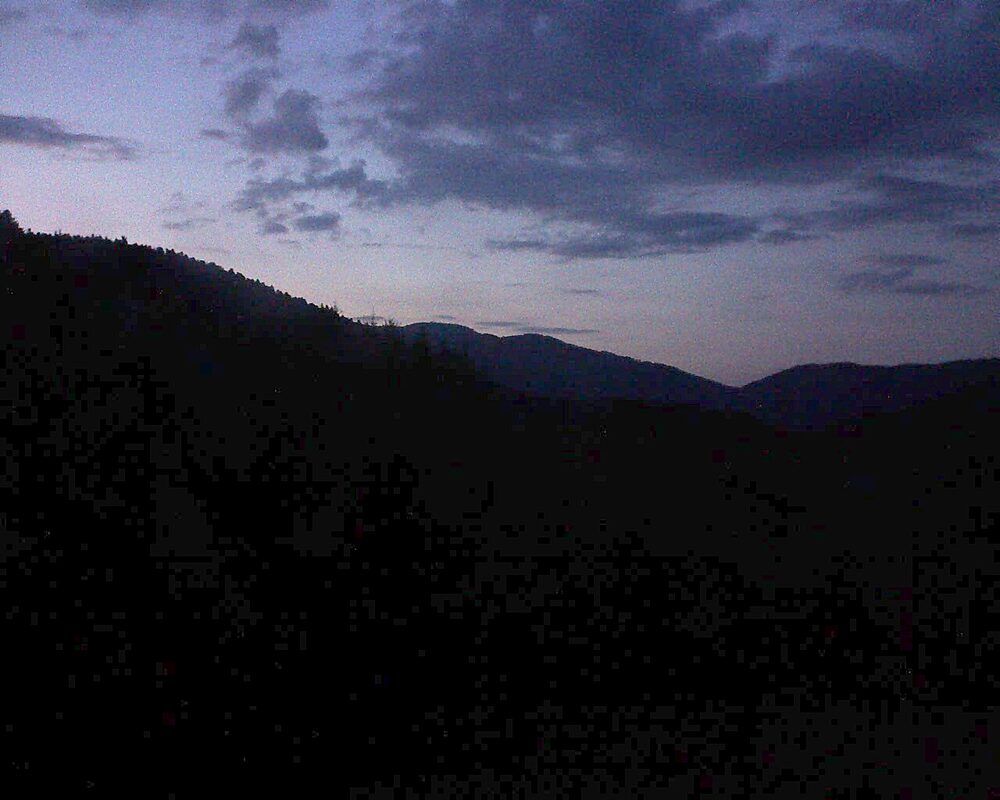 Le petit ballon vu depuis le Domaine Langmatt à Murbach le 13.05.2025 à 21:30 Le petit ballon (Alsace, Vosges) le 13.05.2025 à 21:30