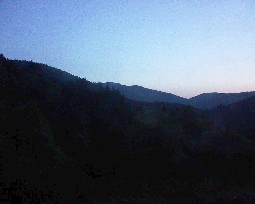 Le petit ballon vu depuis le Domaine Langmatt à Murbach le 14.05.2025 à 05:30 Le petit ballon (Alsace, Vosges) le 14.05.2025 à 05:30
