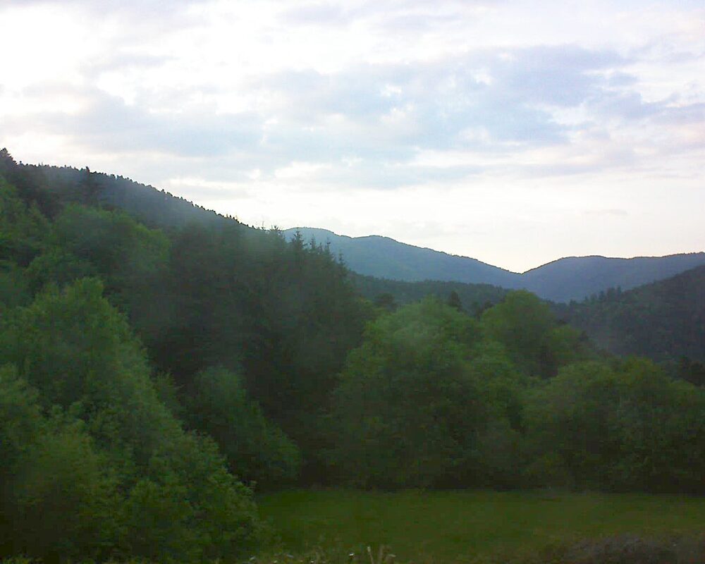 Le petit ballon vu depuis le Domaine Langmatt à Murbach le 14.05.2025 à 20:30 Le petit ballon (Alsace, Vosges) le 14.05.2025 à 20:30