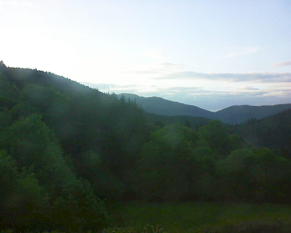 Le petit ballon vu depuis le Domaine Langmatt à Murbach le 16.05.2025 à 20:30 Le petit ballon (Alsace, Vosges) le 16.05.2025 à 20:30