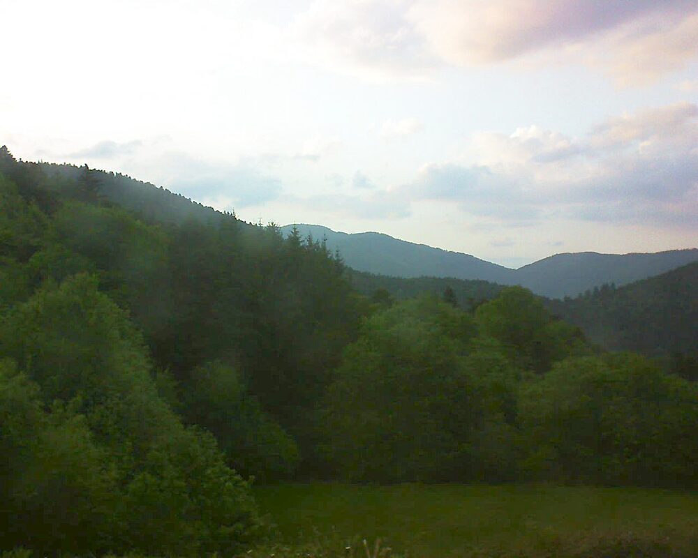 Le petit ballon vu depuis le Domaine Langmatt à Murbach le 17.05.2025 à 20:45 Le petit ballon (Alsace, Vosges) le 17.05.2025 à 20:45