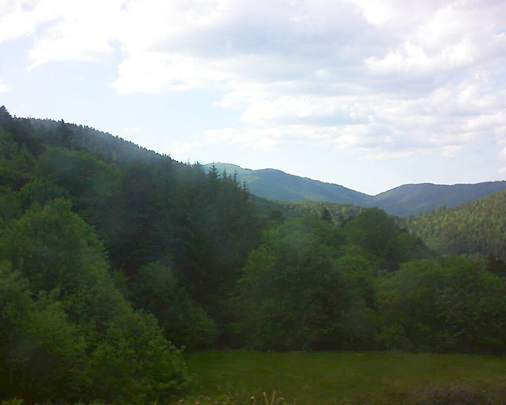 Le petit ballon vu depuis le Domaine Langmatt à Murbach le 18.05.2025 à 18:30 Le petit ballon (Alsace, Vosges) le 18.05.2025 à 18:30