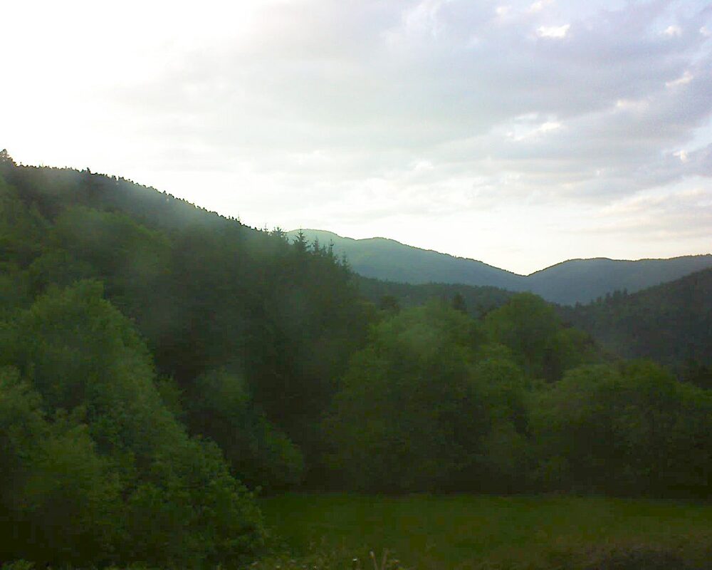 Le petit ballon vu depuis le Domaine Langmatt à Murbach le 18.05.2025 à 20:30 Le petit ballon (Alsace, Vosges) le 18.05.2025 à 20:30