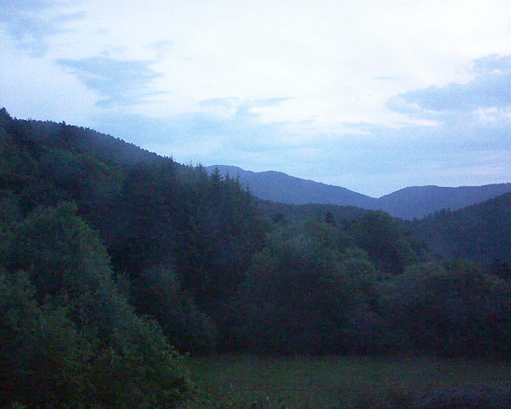 Le petit ballon vu depuis le Domaine Langmatt à Murbach le 21.05.2025 à 05:30 Le petit ballon (Alsace, Vosges) le 21.05.2025 à 05:30