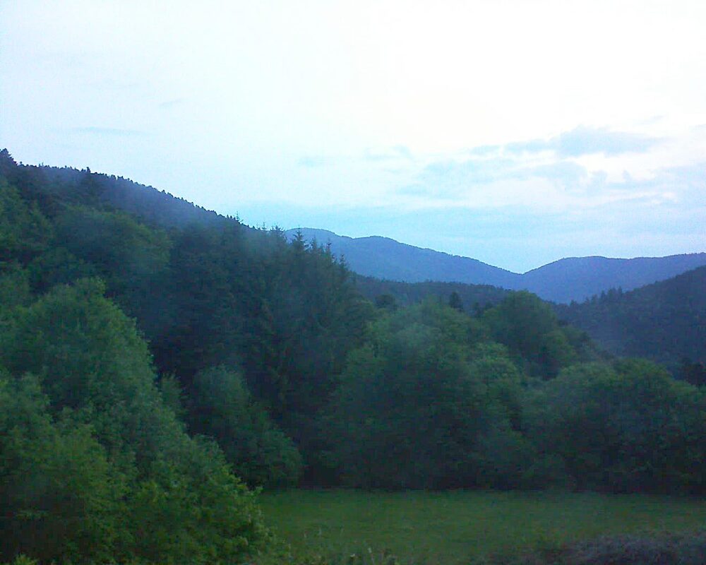 Le petit ballon vu depuis le Domaine Langmatt à Murbach le 21.05.2025 à 05:45 Le petit ballon (Alsace, Vosges) le 21.05.2025 à 05:45