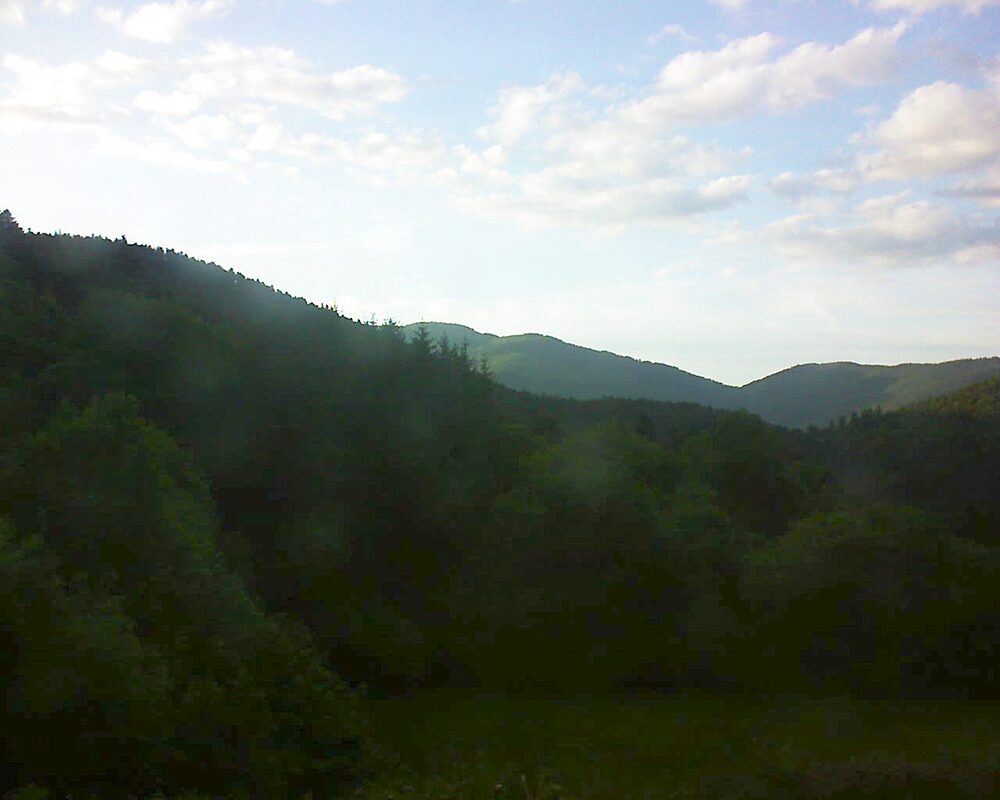 Le petit ballon vu depuis le Domaine Langmatt à Murbach le 23.05.2025 à 20:15 Le petit ballon (Alsace, Vosges) le 23.05.2025 à 20:15