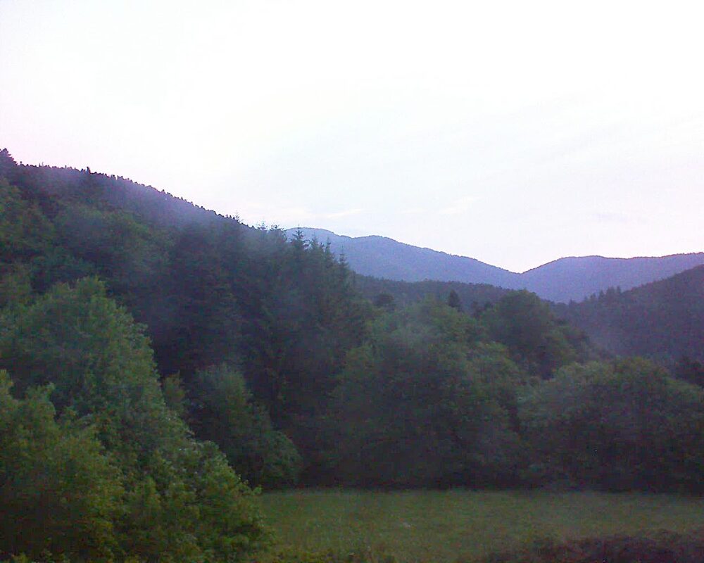 Le petit ballon vu depuis le Domaine Langmatt à Murbach le 29.05.2025 à 05:30 Le petit ballon (Alsace, Vosges) le 29.05.2025 à 05:30
