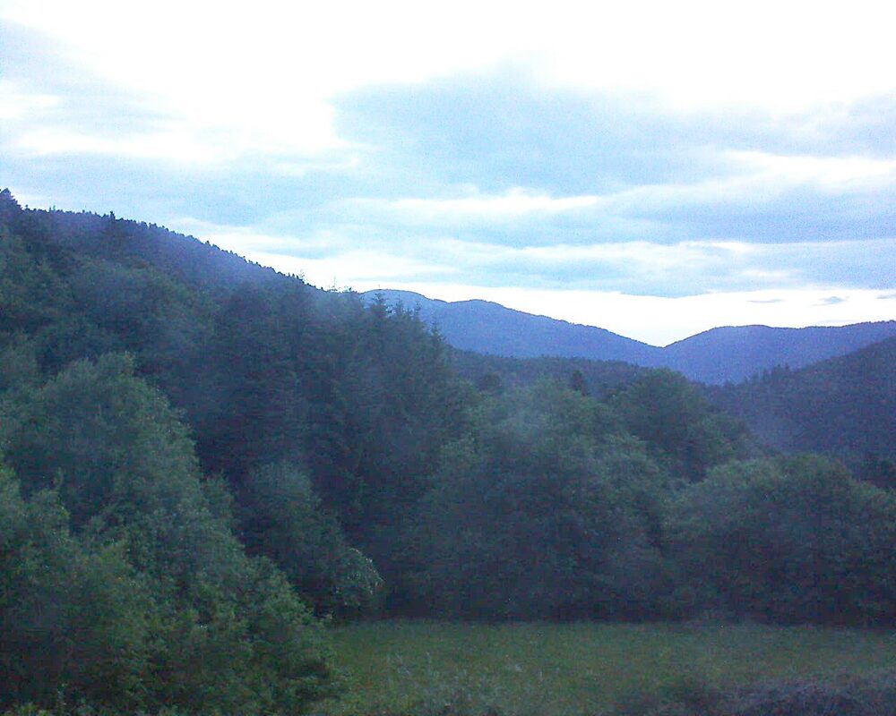 Le petit ballon vu depuis le Domaine Langmatt à Murbach le 01.06.2025 à 05:30 Le petit ballon (Alsace, Vosges) le 01.06.2025 à 05:30