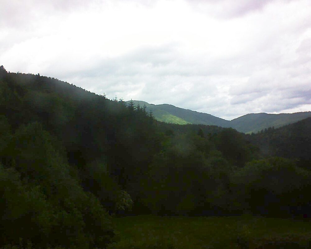 Le petit ballon vu depuis le Domaine Langmatt à Murbach le 06.06.2025 à 12:00 Le petit ballon (Alsace, Vosges) le 06.06.2025 à 12:00