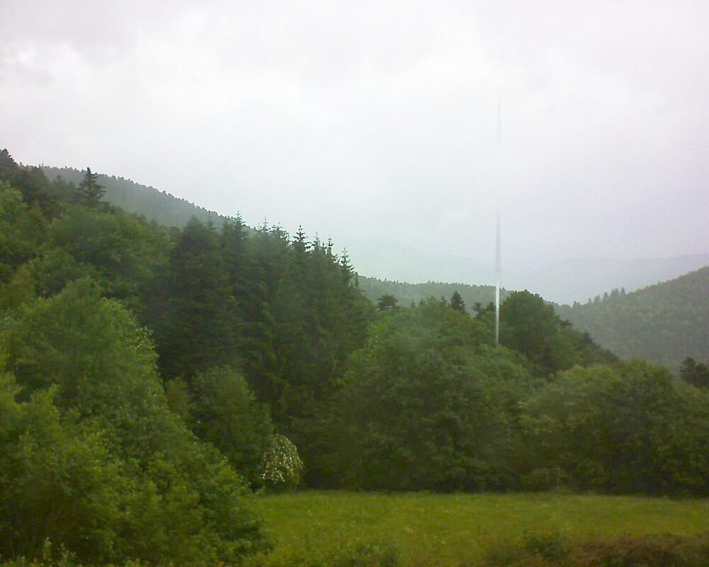 Le petit ballon vu depuis le Domaine Langmatt à Murbach le 08.06.2025 à 11:00 Le petit ballon (Alsace, Vosges) le 08.06.2025 à 11:00