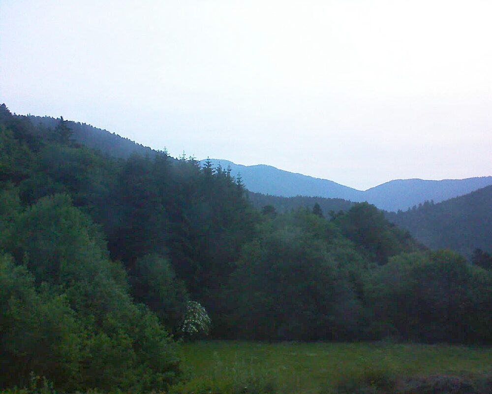 Le petit ballon vu depuis le Domaine Langmatt à Murbach le 10.06.2025 à 05:30 Le petit ballon (Alsace, Vosges) le 10.06.2025 à 05:30