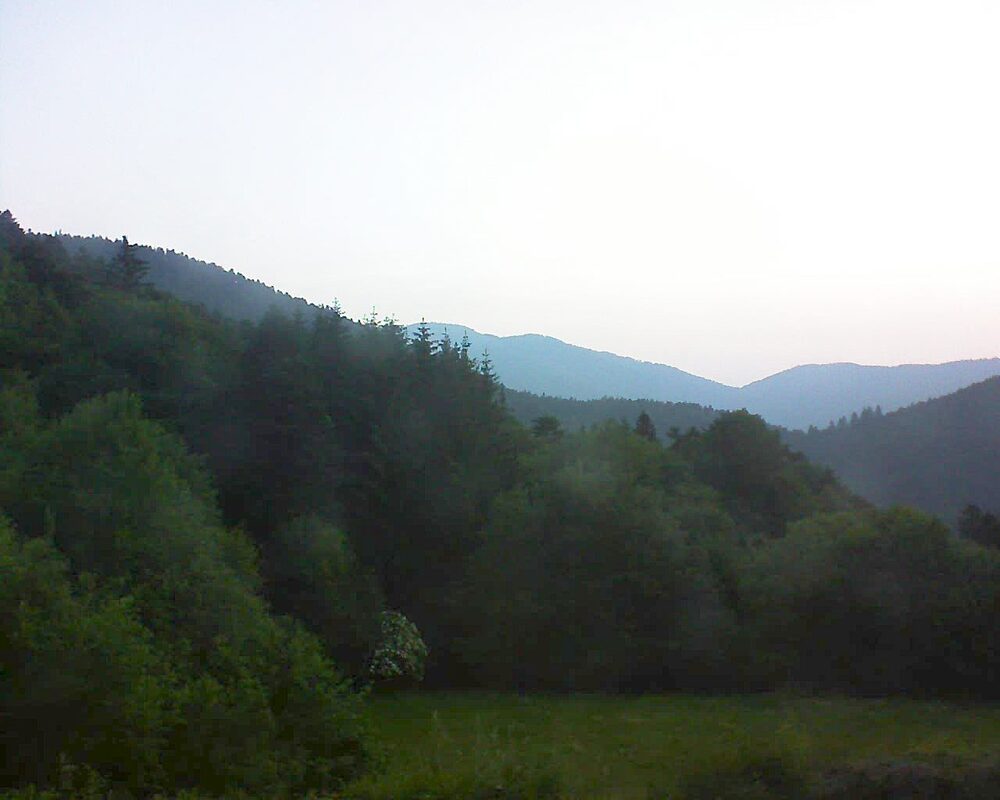 Le petit ballon vu depuis le Domaine Langmatt à Murbach le 11.06.2025 à 05:30 Le petit ballon (Alsace, Vosges) le 11.06.2025 à 05:30