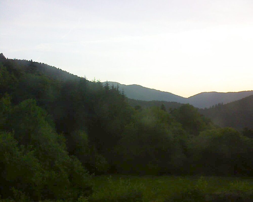 Le petit ballon vu depuis le Domaine Langmatt à Murbach le 18.06.2025 à 05:45 Le petit ballon (Alsace, Vosges) le 18.06.2025 à 05:45