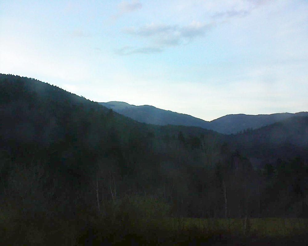 Le petit ballon vu depuis le Domaine Langmatt à Murbach le 31.03.2018 à 19:30 Le petit ballon (Alsace, Vosges) le 31.03.2018 à 19:30