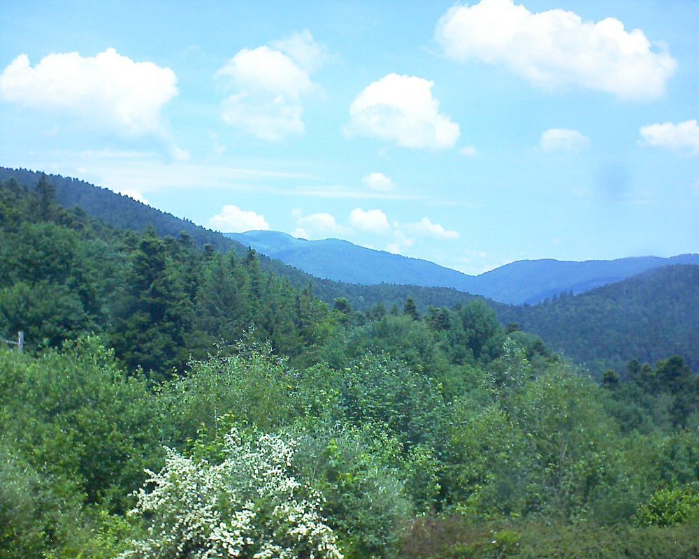 Le petit ballon vu depuis le Domaine Langmatt à Murbach le 04.06.2018 à 13:00 Le petit ballon (Alsace, Vosges) le 04.06.2018 à 13:00