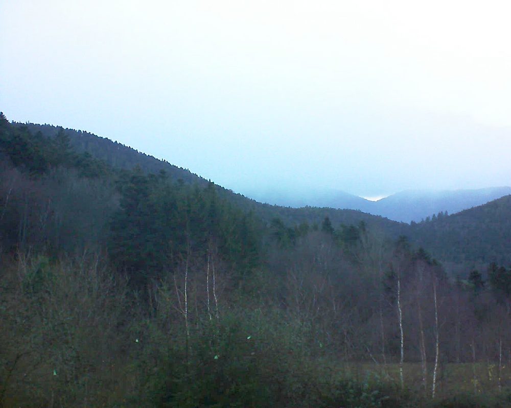 Le petit ballon vu depuis le Domaine Langmatt à Murbach le 10.12.2018 à 15:45 Le petit ballon (Alsace, Vosges) le 10.12.2018 à 15:45