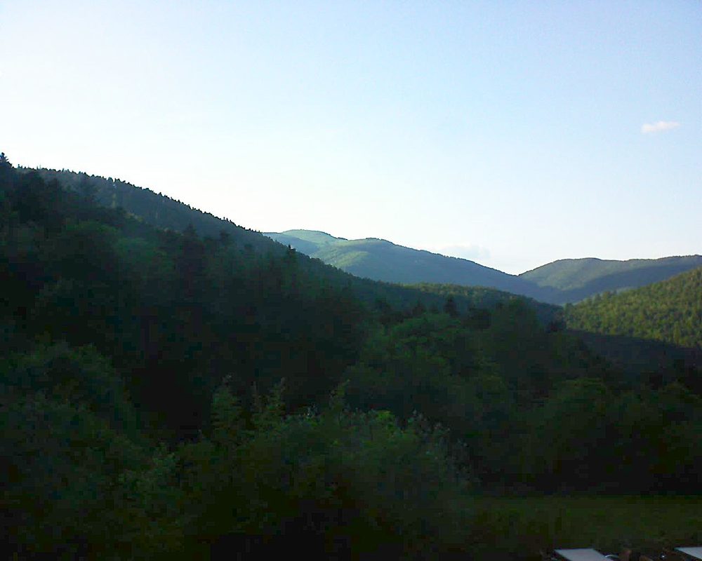 Le petit ballon vu depuis le Domaine Langmatt à Murbach le 31.05.2019 à 19:30 Le petit ballon (Alsace, Vosges) le 31.05.2019 à 19:30