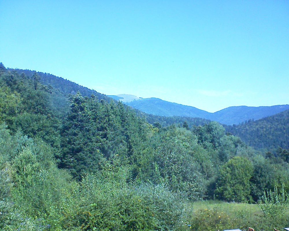 Le petit ballon vu depuis le Domaine Langmatt à Murbach le 08.09.2020 à 12:00 Le petit ballon (Alsace, Vosges) le 08.09.2020 à 12:00
