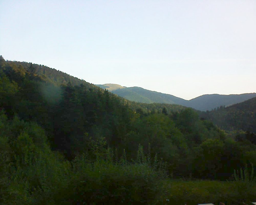 Le petit ballon vu depuis le Domaine Langmatt à Murbach le 13.09.2020 à 08:00 Le petit ballon (Alsace, Vosges) le 13.09.2020 à 08:00