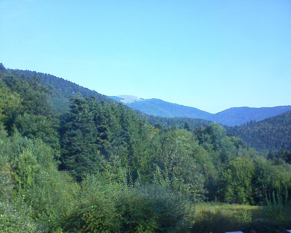Le petit ballon vu depuis le Domaine Langmatt à Murbach le 13.09.2020 à 10:45 Le petit ballon (Alsace, Vosges) le 13.09.2020 à 10:45