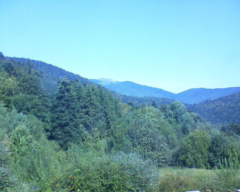 Le petit ballon vu depuis le Domaine Langmatt à Murbach le 13.09.2020 à 12:15 Le petit ballon (Alsace, Vosges) le 13.09.2020 à 12:15